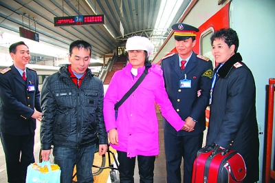 北京火车站站长王丽娟图片