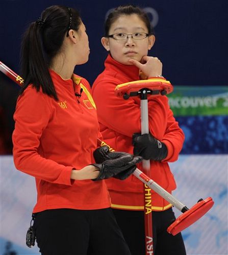 中国女子冰壶队王丽娜图片