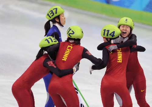 當日,在溫哥華冬奧會短道速滑女子3000米接力賽中,中國隊以4分