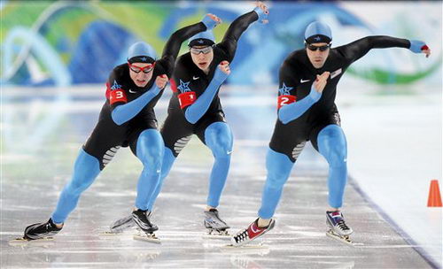 搜狐体育讯 北京时间2月28日,2010温哥华冬奥会速度滑冰男子团体追逐