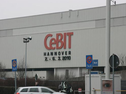 02.23ӳڽCeBIT 2010չʾFermiƼ 