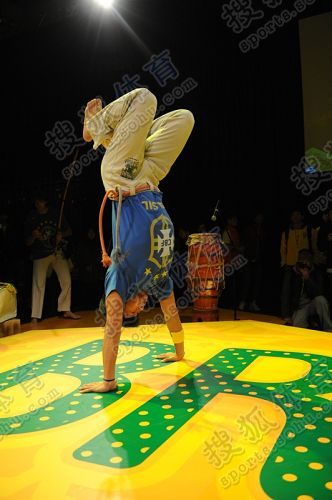 巴西战舞旋风腿图片