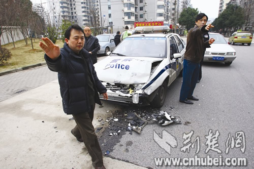 警车车祸图片