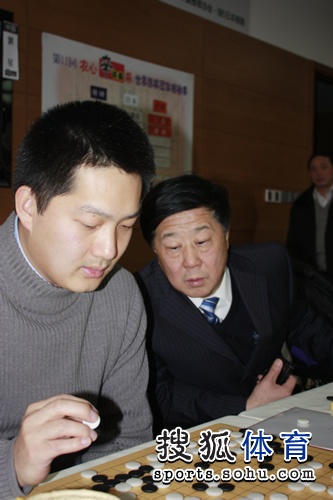 组图俞斌常昊关注棋局华学明刘世振挂盘讲解