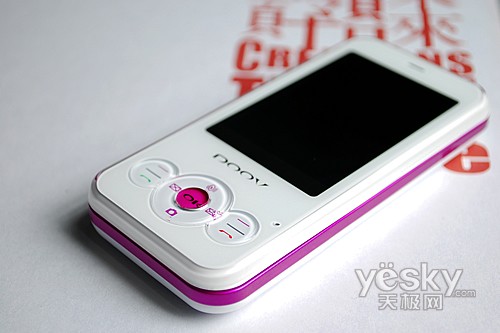 精致滑盖粉可爱 朵唯女性手机S660售1290