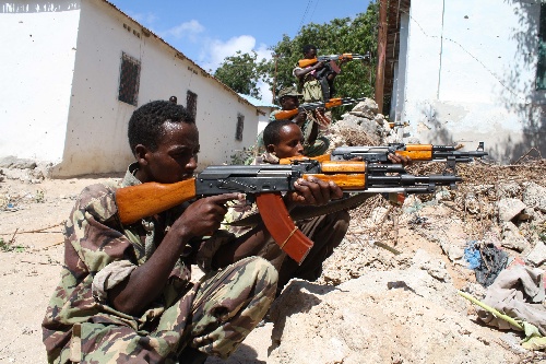 图文:索马里政府军在摩加迪沙加强巡逻戒备