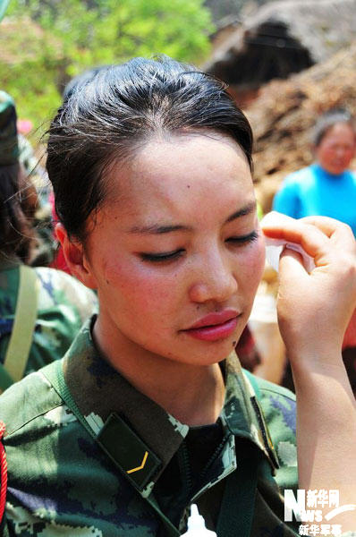 抗洪最美女兵图片