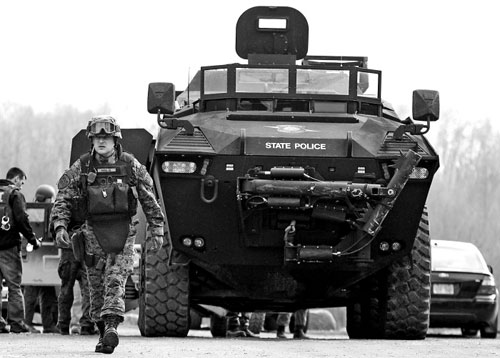 各国警察装甲车图片