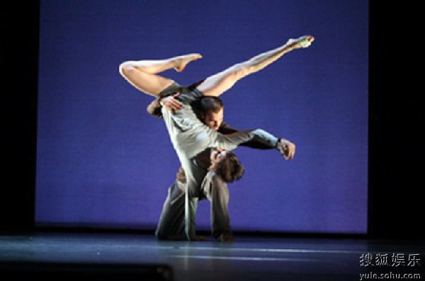 法国Rêvolution舞团《城市芭蕾》 9