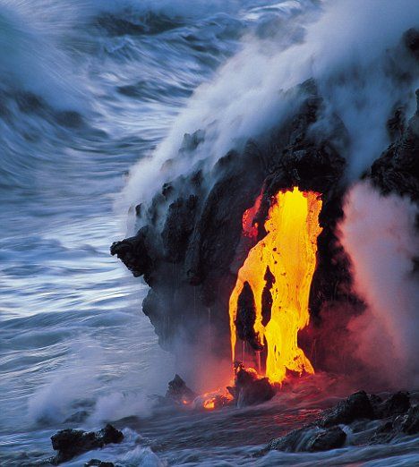 组图:十大火山喷发奇景意大利火山会吐烟圈