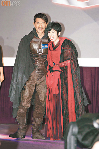 古天乐与吴君如在《神奇侠侣》中的造型别具一格