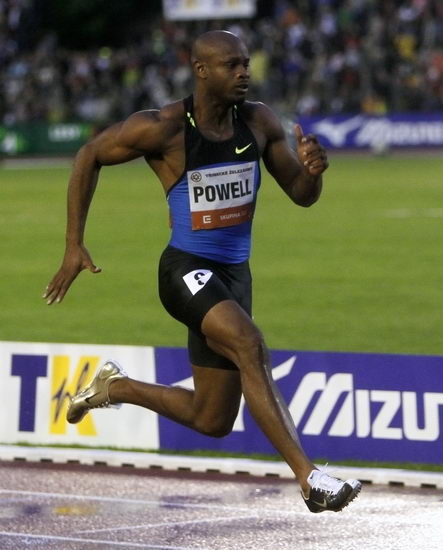 组图:鲍威尔男子100米夺冠 极速奔驰健步如飞