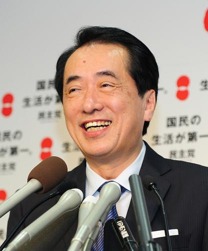 菅直人当选日本新首相 旁边的鸠山一脸失落(图)