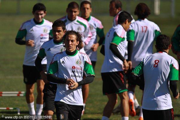 图文：墨西哥训练备战世界杯 慢跑训练