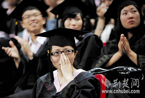 毕业典礼让不少学生落泪