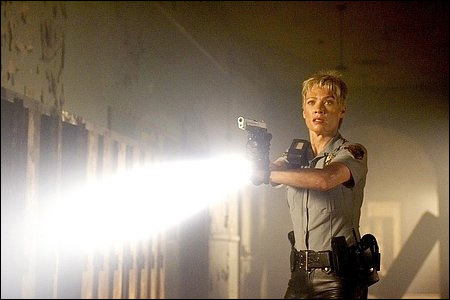 《寂静岭(silent hill)》中的劳瑞·霍登(laurie holden)