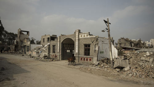 图:电影《唐山大地震》地震前后场景图