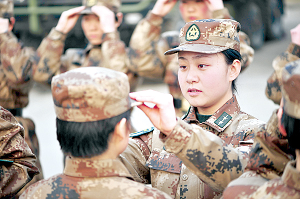 美麗女軍官的三次精彩跨越(組圖)