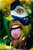 高清图：世界杯球迷脸特写 惊呼“人鬼情未了”