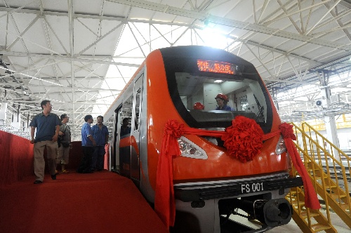 组图:国产化电动客车进驻北京轨道交通房山线