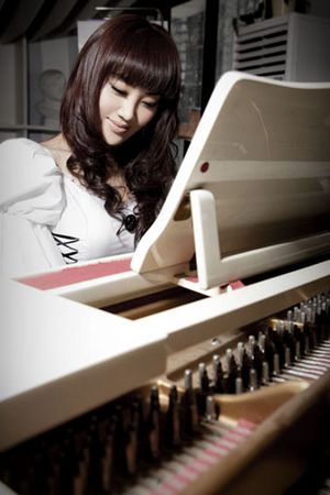 歌手刘菲图片
