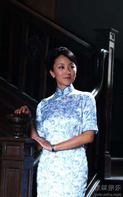 王亚梅出演过一系列气质女性的女星王亚梅,正在沈阳拍摄电视剧《天道