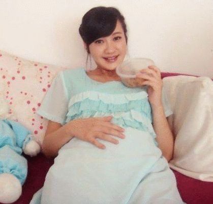 杨雪怀孕8个月丈夫身份曝光 甜蜜回忆恋爱过程
