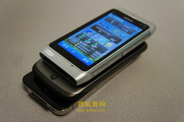 ŵN8ԱiPhone-4Nexus-One (8)