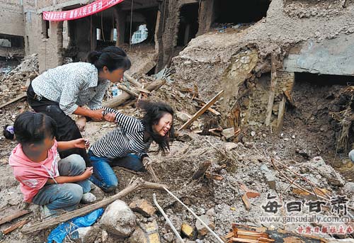 国内新闻 国内天气 中国多地遭暴雨洪水袭击 甘肃舟曲泥石流 最新动态