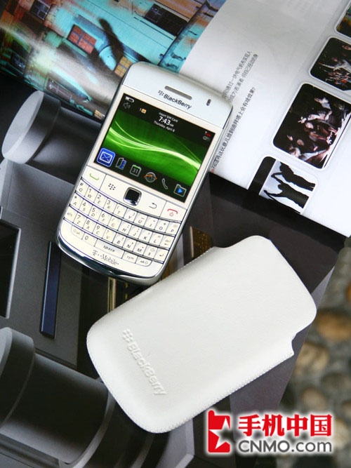 商务白色限量版 黑莓9700手机精美图赏