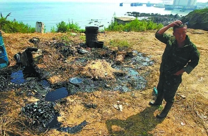 国家统一大量收油的时间已过，郑师傅担心自己这几大桶原油砸在手里头。