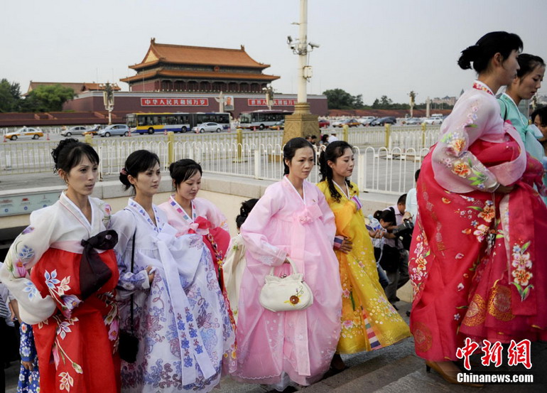 朝鲜歌舞团访华图片