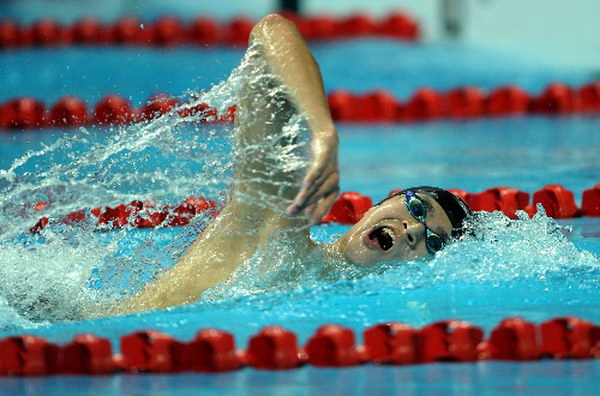 在最后一天的比赛中,浙江名将孙杨在男子1500米自由泳决赛发挥出色,以