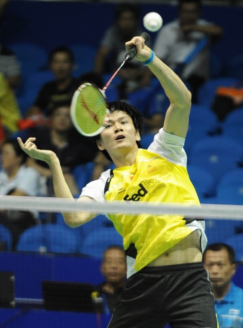 图文:羽毛球中国大师赛首轮 鲍春来扣球瞬间