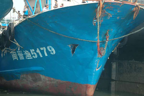 9月13日,14名中国渔民在被日方非法扣押7天后回到中国