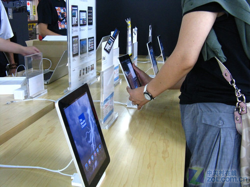 iPad销量首日告捷 苏宁卖出上百台(图) 