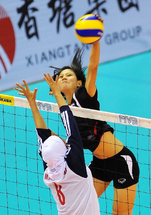 图文:泰国女排晋级半决赛 罗萨米比赛中扣球