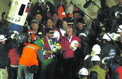 智利营救33人真实情况图片