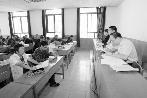 五华区教育局就“打学生事件”召开紧急通报会首席记者陈昱州/摄