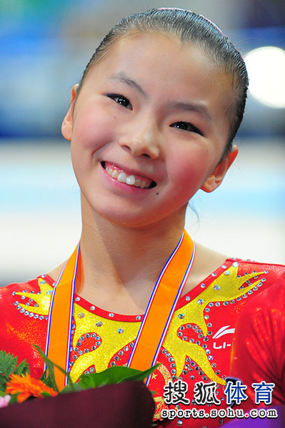 组图:中国女队摘铜并不失落 何可欣笑容超甜美