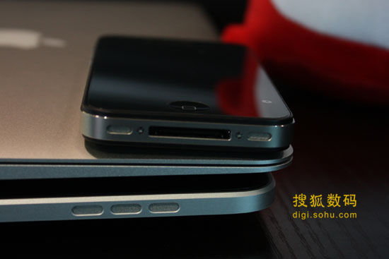 MacBook AirԱiPhone 4iPad
