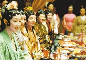 备受争议的“铜钱头”造型