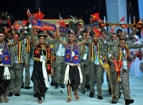 图文:广州亚运开幕式举行 东帝汶代表团入场
