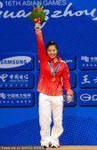 图文：举重女子53公斤决赛 李萍破纪录夺冠