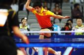 图文：乒球男团中国晋级决赛 张继科跨步进攻