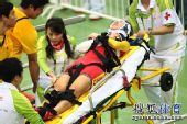 图文：女子记分赛撞车事故 中国选手神情痛苦