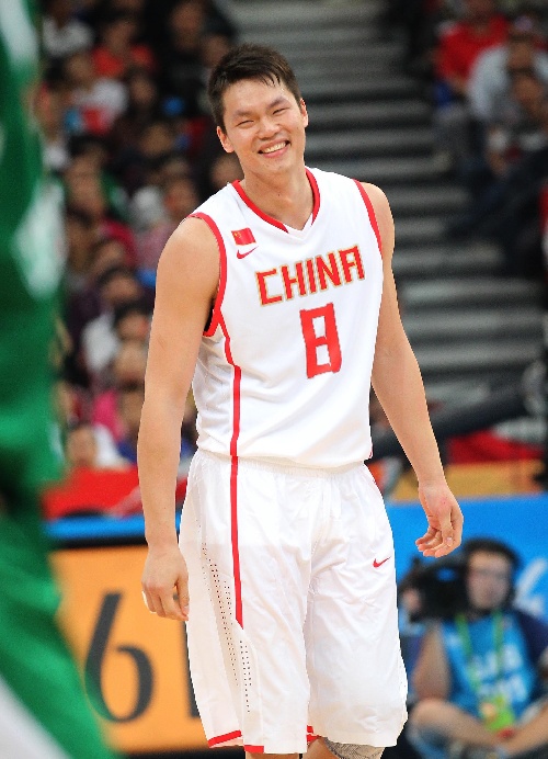(亚运会)(3)篮球——中国胜蒙古国     11月16日,中国队球员朱芳雨