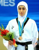 图文：跆拳道女子57KG级颁奖仪式 伊朗选手摘铜