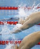 图文：男子4X100米混合泳 孙晓磊在比赛中入水