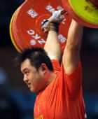 图文：男子举重105公斤级杨哲夺冠 一举定乾坤
